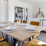 Lumen Homes - Design-apartment Nahe Audi Und Altstadt, 3 Zimmer, Ueber 100 M2, Balkon