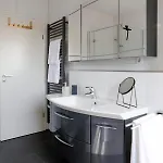 Lumen Homes - Design-apartment Nahe Audi Und Altstadt, 3 Zimmer, Ueber 100 M2, Balkon דירה *