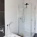 דירה Lumen Homes - Design-apartment Nahe Audi Und Altstadt, 3 Zimmer, Ueber 100 M2, Balkon