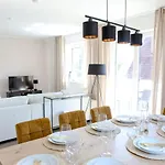 דירה Lumen Homes - Design-apartment Nahe Audi Und Altstadt, 3 Zimmer, Ueber 100 M2, Balkon *