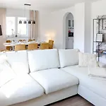 Lumen Homes - Design-apartment Nahe Audi Und Altstadt, 3 Zimmer, Ueber 100 M2, Balkon דירה
