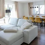 Lumen Homes - Design-apartment Nahe Audi Und Altstadt, 3 Zimmer, Ueber 100 M2, Balkon