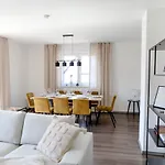 דירה Lumen Homes - Design-apartment Nahe Audi Und Altstadt, 3 Zimmer, Ueber 100 M2, Balkon *