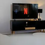 Lumen Homes - Design-apartment Nahe Audi Und Altstadt, 3 Zimmer, Ueber 100 M2, Balkon דירה *