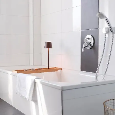 Lumen Homes - Design-apartment Nahe Audi Und Altstadt, 3 Zimmer, Ueber 100 M2, Balkon 公寓