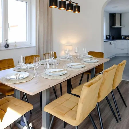 Lumen Homes - Design-apartment Nahe Audi Und Altstadt, 3 Zimmer, Ueber 100 M2, Balkon 公寓 *
