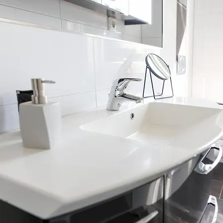 公寓 Lumen Homes - Design-apartment Nahe Audi Und Altstadt, 3 Zimmer, Ueber 100 M2, Balkon