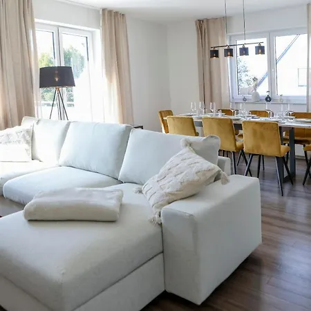 Lumen Homes - Design-apartment Nahe Audi Und Altstadt, 3 Zimmer, über 100 M2, Balkon